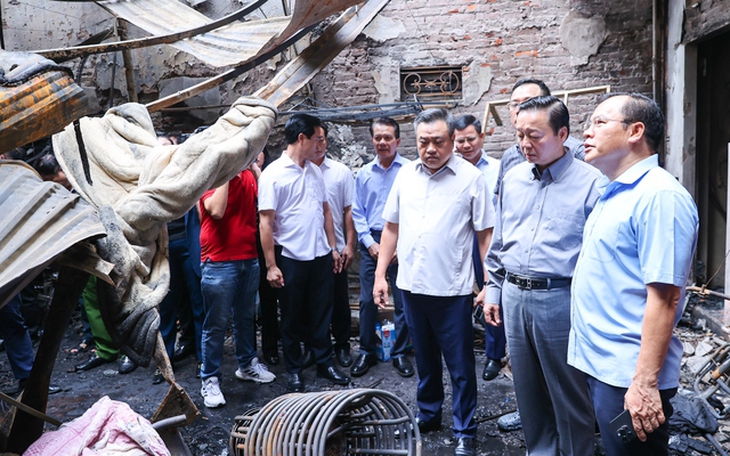 Phó Thủ tướng Trần Hồng Hà tới hiện trường chỉ đạo khắc phục hậu quả vụ cháy tại Trung Kính