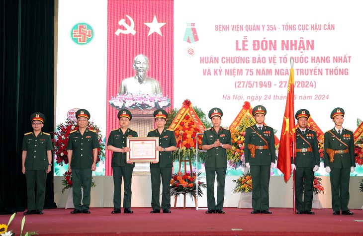 Thầy thuốc Quân y 354 làm chủ nhiều kỹ thuật cao trong chăm sóc sức khoẻ nhân dân và chiến sĩ- Ảnh 1. Thầy thuốc Quân y 354 làm chủ nhiều kỹ thuật cao trong chăm sóc sức khoẻ nhân dân và chiến sĩ- Ảnh 1.