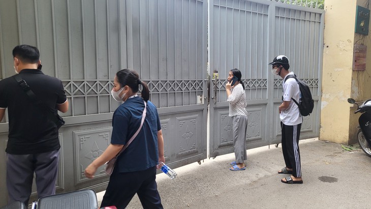 Đồng nghiệp của nạn nhân vụ cháy nhà trọ ở Trung Kính: 'Phải nói với mẹ em ấy thế nào đây?'- Ảnh 3. Đồng nghiệp của nạn nhân vụ cháy nhà trọ ở Trung Kính: 'Phải nói với mẹ em ấy thế nào đây?'- Ảnh 3.