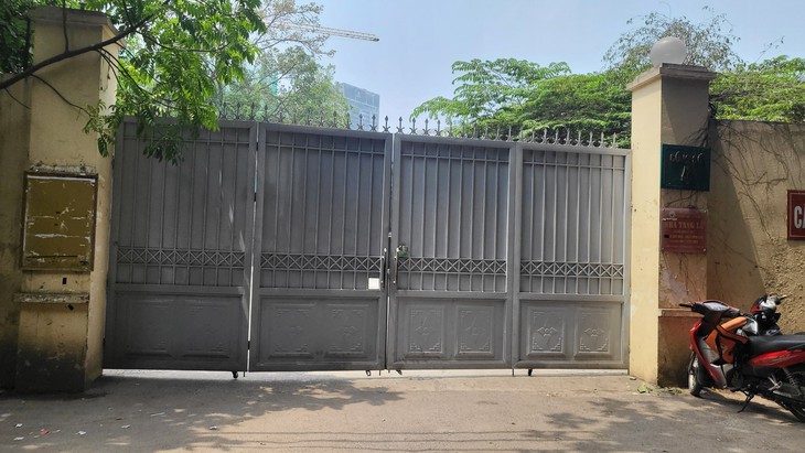 Đồng nghiệp của nạn nhân vụ cháy nhà trọ ở Trung Kính: 'Phải nói với mẹ em ấy thế nào đây?'- Ảnh 6. Đồng nghiệp của nạn nhân vụ cháy nhà trọ ở Trung Kính: 'Phải nói với mẹ em ấy thế nào đây?'- Ảnh 6.