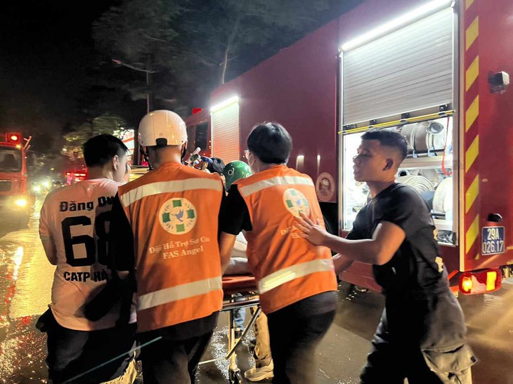 Trường đại học chia buồn với gia đình sinh viên tử vong trong vụ cháy ở Trung Kính- Ảnh 2. Trường đại học chia buồn với gia đình sinh viên tử vong trong vụ cháy ở Trung Kính- Ảnh 2.