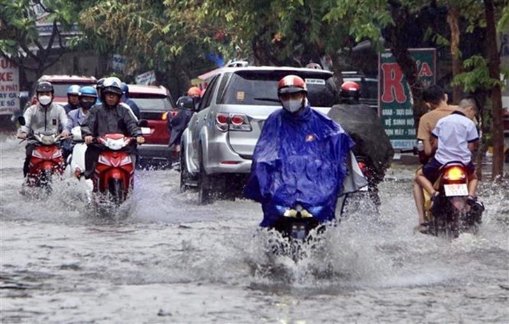 Miền Bắc mưa dông lớn, miền Trung sắp đón nắng nóng diện rộng- Ảnh 2.