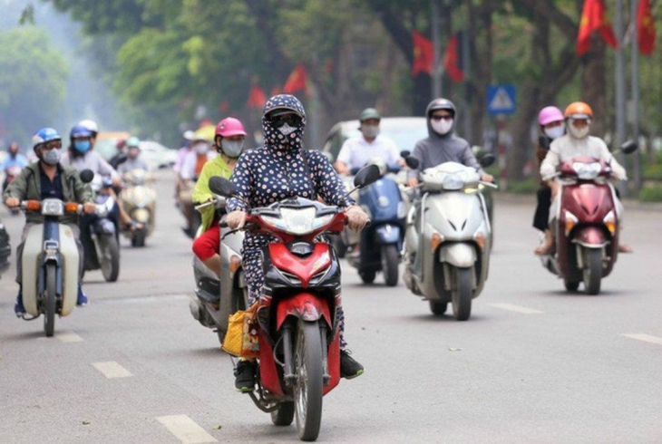 Miền Bắc oi nóng trước khi chuyển mưa dông dài ngày- Ảnh 2.