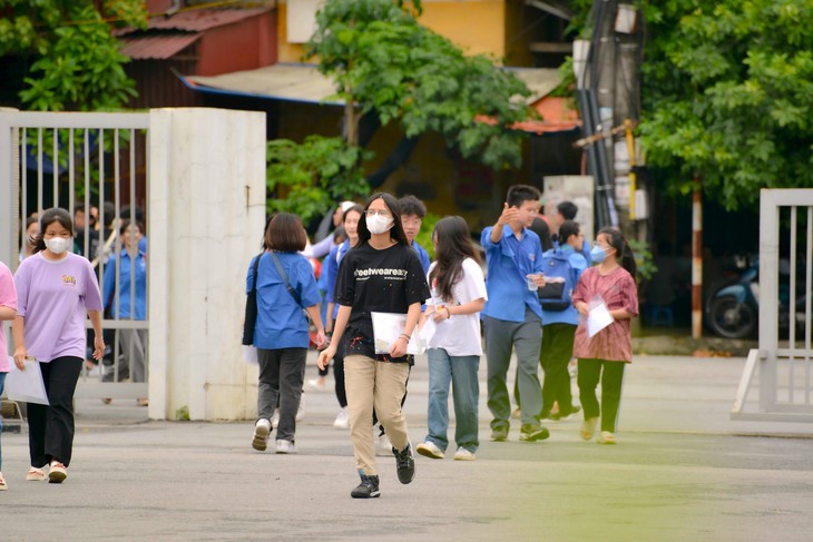 Thí sinh có được xét tuyển lớp 10 nếu bị ốm khi đang dự thi?- Ảnh 1.