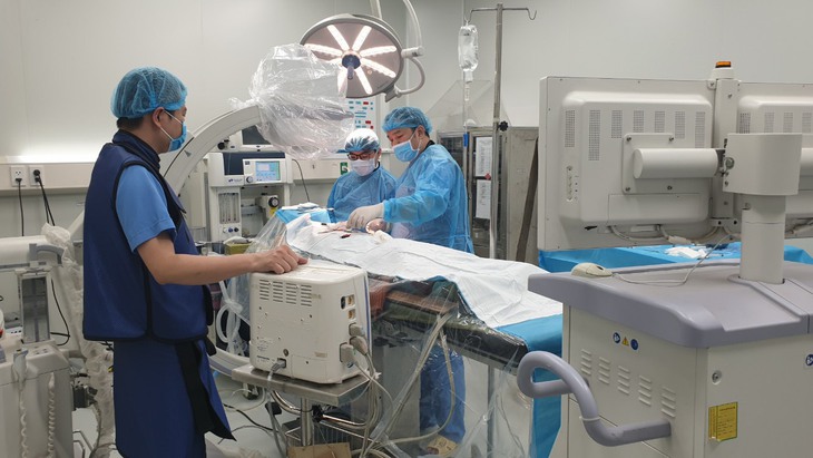 Đặt máy tạo nhịp tim cứu sống bệnh nhân cao tuổi mắc nhiều bệnh nền- Ảnh 2.