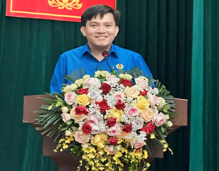Trao hỗ trợ cho đoàn viên công đoàn y tế có hoàn cảnh khó khăn nhân Tháng Công nhân- Ảnh 1.