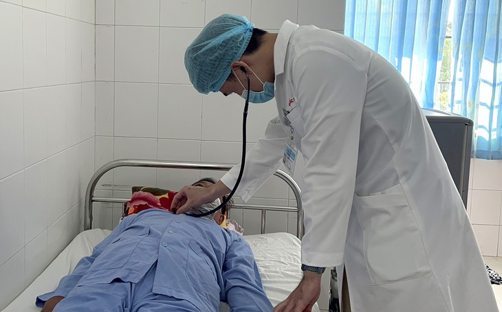 Hỗ trợ tuyến dưới kỹ thuật đóng thông liên nhĩ lỗ thứ phát bằng dụng cụ qua da - Ảnh 2.