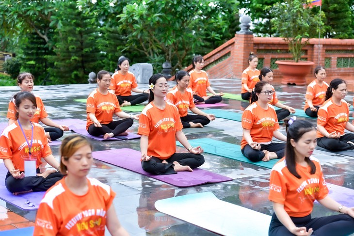 Ấn tượng màn đồng diễn Yoga với 2.000 người tham gia tại Sun World Ha Long- Ảnh 2. Ấn tượng màn đồng diễn Yoga với 2.000 người tham gia tại Sun World Ha Long- Ảnh 2.