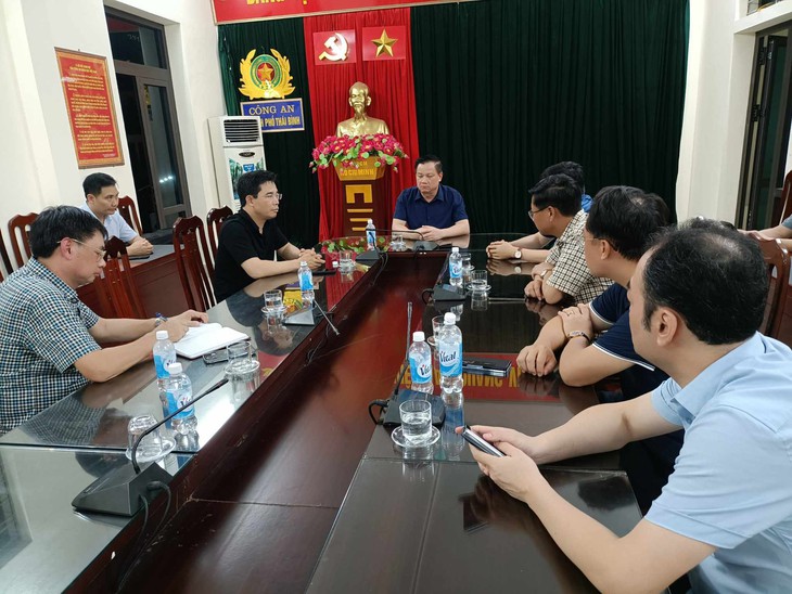 Một trẻ mầm non bị bỏ quên trên xe đưa đón giữa trời nắng nóng: Em bé đã không qua khỏi- Ảnh 2.