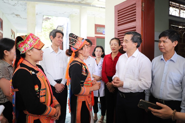 Mức hỗ trợ hàng tháng với nhân viên y tế và cô đỡ thôn bản cao nhất bao nhiêu?- Ảnh 1. Mức hỗ trợ hàng tháng với nhân viên y tế và cô đỡ thôn bản cao nhất bao nhiêu?- Ảnh 1.
