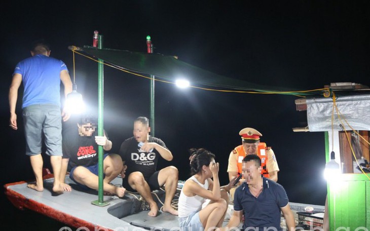 Xử lý nghiêm các tour du lịch trái phép trên vịnh Hạ Long
