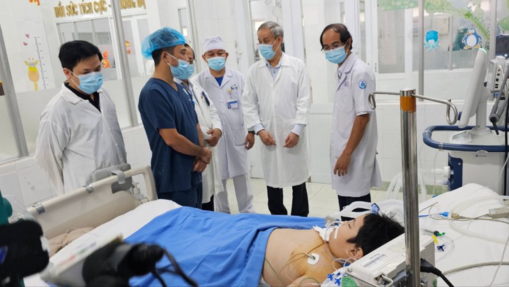 Vụ ngộ độc bánh mì: Bộ Y tế 'nhắc' Đồng Nai tập trung cứu chữa người bệnh, theo dõi chặt ca hồi sức - Ảnh 1. Vụ ngộ độc bánh mì: Bộ Y tế 'nhắc' Đồng Nai tập trung cứu chữa người bệnh, theo dõi chặt ca hồi sức - Ảnh 1.