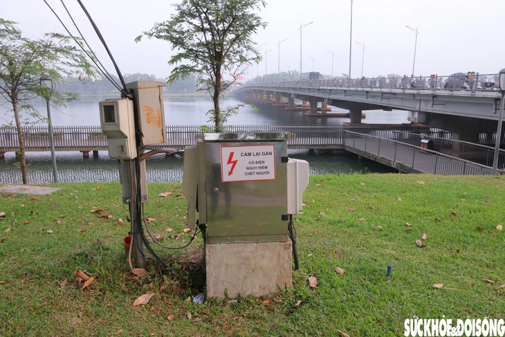 Ẩn họa khôn lường từ những tủ điện xuống cấp nơi công cộng- Ảnh 1.