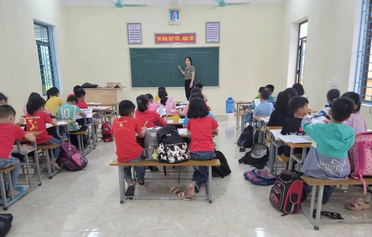 Tất cả học sinh đã đến lớp sau vụ phản đối sáp nhập trường ở Nghệ An- Ảnh 1. Tất cả học sinh đã đến lớp sau vụ phản đối sáp nhập trường ở Nghệ An- Ảnh 1.