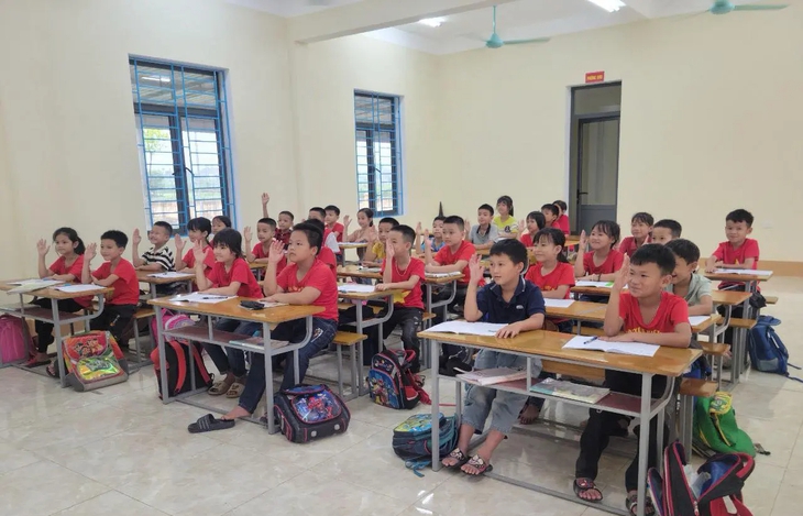 Tất cả học sinh đã đến lớp sau vụ phản đối sáp nhập trường ở Nghệ An- Ảnh 2. Tất cả học sinh đã đến lớp sau vụ phản đối sáp nhập trường ở Nghệ An- Ảnh 2.