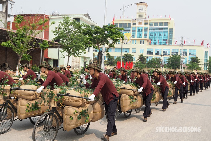 Hơn 12.000 người tham gia chương trình Sơ duyệt Lễ kỷ niệm 70 năm Chiến thắng Điện Biên Phủ- Ảnh 6.