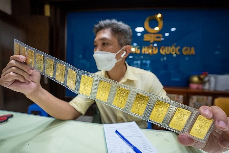 Giá vàng hôm nay ngày 3/5 tăng vùn vụt lên đỉnh cao mới- Ảnh 1. Giá vàng hôm nay ngày 3/5 tăng vùn vụt lên đỉnh cao mới- Ảnh 1.