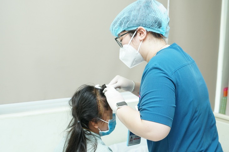 8 giờ đồng hồ phẫu thuật khối u màng não kích thước lớn cho bé gái 9 tuổi

- Ảnh 3.