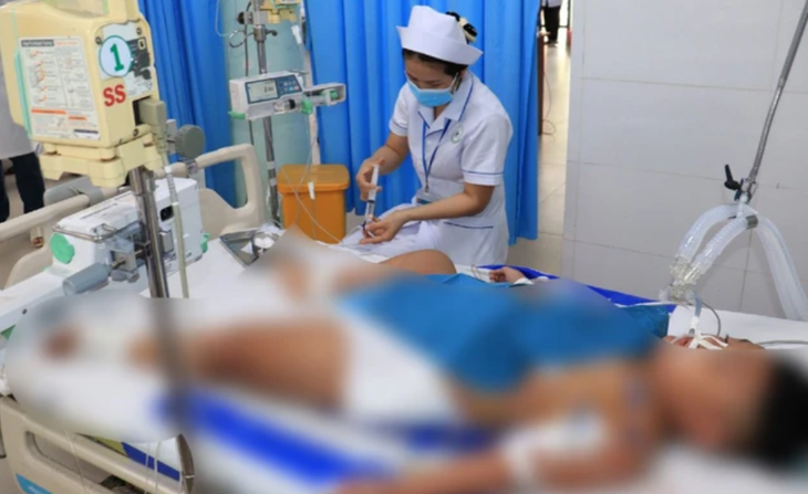 Liên tiếp các vụ ngộ độc thực phẩm quy mô lớn: Cách nào nhận biết sớm dấu hiệu?- Ảnh 1.