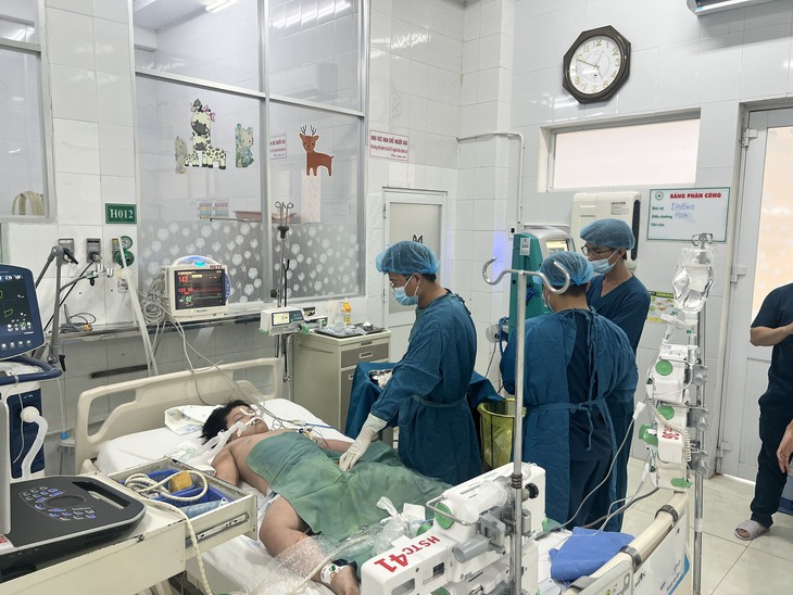 Vụ ngộ độc bánh mì ở Đồng Nai: 1 bệnh nhi chuyển lên BV Nhi đồng 1 đã dần ổn định- Ảnh 1. Vụ ngộ độc bánh mì ở Đồng Nai: 1 bệnh nhi chuyển lên BV Nhi đồng 1 đã dần ổn định- Ảnh 1.