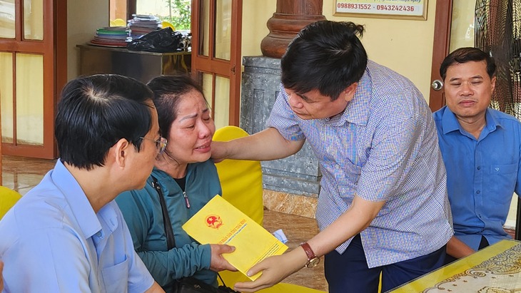 Vụ bé 5 tuổi tử vong trong ô tô ở Thái Bình: Giáo viên thấy thiếu học sinh nhưng không báo gia đình- Ảnh 4. Vụ bé 5 tuổi tử vong trong ô tô ở Thái Bình: Giáo viên thấy thiếu học sinh nhưng không báo gia đình- Ảnh 4.