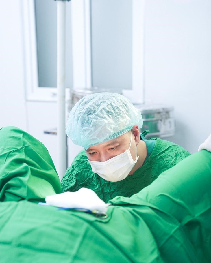 Chặng đường của vị bác sĩ tận tâm nhằm nâng tầm sắc vóc cho phái đẹp- Ảnh 3. Chặng đường của vị bác sĩ tận tâm nhằm nâng tầm sắc vóc cho phái đẹp- Ảnh 3.