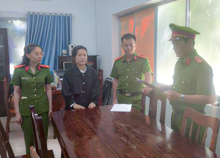 Bắt nữ giám đốc công ty chuyển phát nhanh lừa đảo chiếm đoạt hơn 10 tỉ đồng- Ảnh 1. Bắt nữ giám đốc công ty chuyển phát nhanh lừa đảo chiếm đoạt hơn 10 tỉ đồng- Ảnh 1.