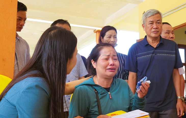 Vụ bé 5 tuổi bị bỏ quên trên ô tô ở Thái Bình: Cháu ngồi hàng ghế đầu sao họ lại không biết?- Ảnh 1. Vụ bé 5 tuổi bị bỏ quên trên ô tô ở Thái Bình: Cháu ngồi hàng ghế đầu sao họ lại không biết?- Ảnh 1.