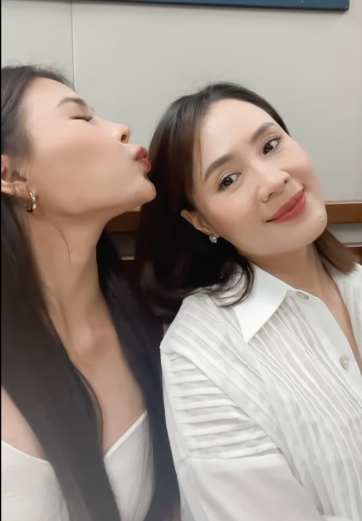 Hình ảnh Thúy Diễm, Hồng Diễm cực đáng yêu sau hậu trường 'Trạm cứu hộ trái tim'- Ảnh 1. Hình ảnh Thúy Diễm, Hồng Diễm cực đáng yêu sau hậu trường 'Trạm cứu hộ trái tim'- Ảnh 1.