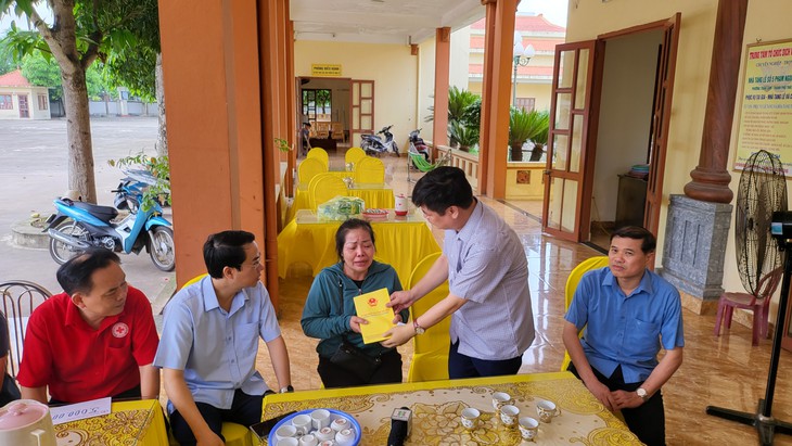 Thái Bình chấn chỉnh hoạt động đưa đón trẻ sau cái chết của bé 5 tuổi bị bỏ quên trên xe ô tô- Ảnh 1. Thái Bình chấn chỉnh hoạt động đưa đón trẻ sau cái chết của bé 5 tuổi bị bỏ quên trên xe ô tô- Ảnh 1.