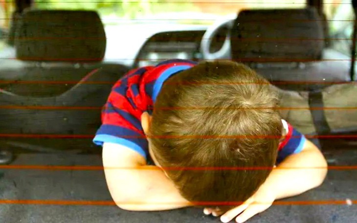 Chuyên gia hướng dẫn kỹ năng thoát hiểm trên ôtô khi cửa đã khóa