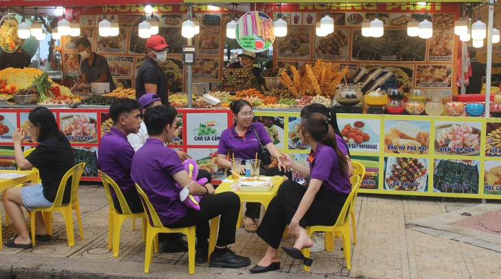 Hơn 100 đặc sản ba miền 'hội tụ' bên bờ biển Nha Trang- Ảnh 9.