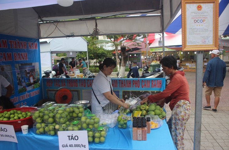 Hơn 100 đặc sản ba miền 'hội tụ' bên bờ biển Nha Trang- Ảnh 7.