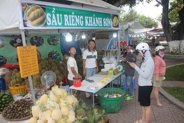Hơn 100 đặc sản ba miền 'hội tụ' bên bờ biển Nha Trang- Ảnh 11.