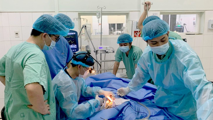 Cứu sống bé 9 tuổi bị viêm cơ tim tối cấp nguy kịch- Ảnh 1.