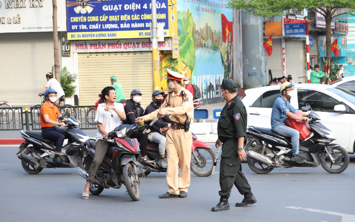 Hà Nội xử lý 928 trường hợp vi phạm Luật Giao thông trong 1 ngày