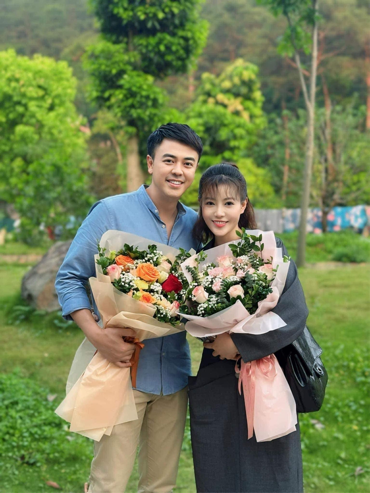 Tuấn Tú - Thanh Hương hài hước chia tay 'Người một nhà'- Ảnh 2. Tuấn Tú - Thanh Hương hài hước chia tay 'Người một nhà'- Ảnh 2.