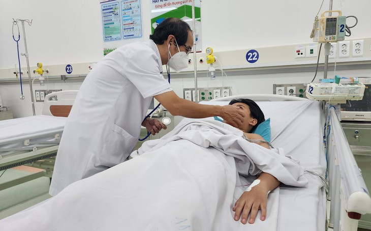 Số bệnh nhân nghi ngộ độc sau ăn bánh mì ở Đồng Nai đã lên 555, đoàn bác sĩ BV Nhi đồng 1 TPHCM hỗ trợ khẩn