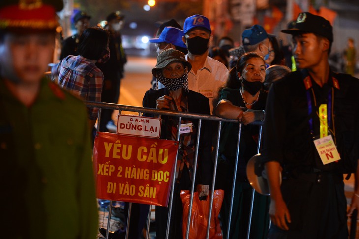 Người dân đến sân vận động Điện Biên từ rạng sáng xem tổng duyệt diễu binh, diễu hành- Ảnh 9. Người dân đến sân vận động Điện Biên từ rạng sáng xem tổng duyệt diễu binh, diễu hành- Ảnh 9.