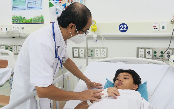 Vụ hơn 500 người ngộ độc bánh mì ở Đồng Nai: Chuyển bé 5 tuổi nguy kịch lên Bệnh viện Nhi đồng 1
