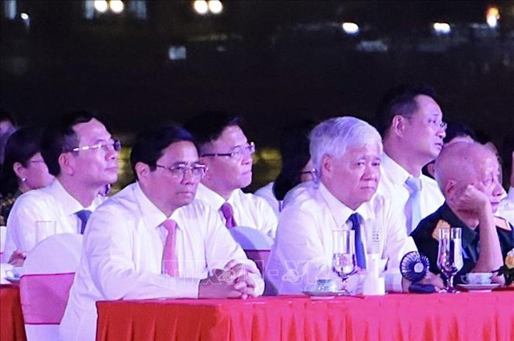 Cầu truyền hình đặc biệt kỷ niệm 70 năm Chiến thắng Điện Biên Phủ- Ảnh 1. Cầu truyền hình đặc biệt kỷ niệm 70 năm Chiến thắng Điện Biên Phủ- Ảnh 1.