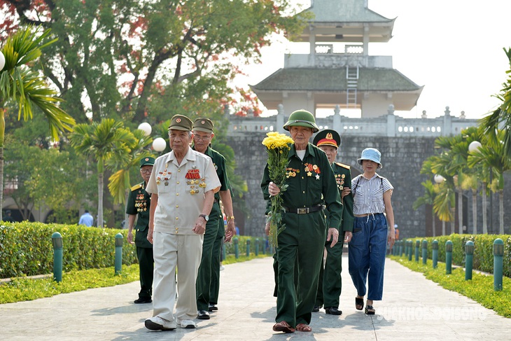 'Chúng tôi thay nhau đánh quân địch và đã chiến đấu, chiến thắng ở đây'- Ảnh 1. 'Chúng tôi thay nhau đánh quân địch và đã chiến đấu, chiến thắng ở đây'- Ảnh 1.