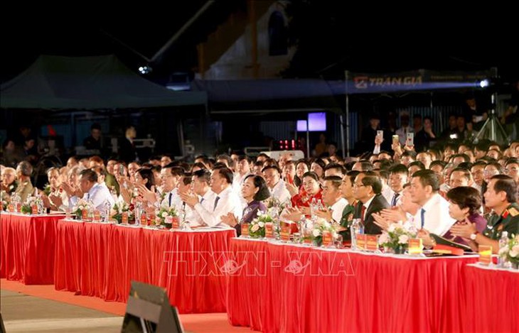 Cầu truyền hình đặc biệt kỷ niệm 70 năm Chiến thắng Điện Biên Phủ- Ảnh 8. Cầu truyền hình đặc biệt kỷ niệm 70 năm Chiến thắng Điện Biên Phủ- Ảnh 8.