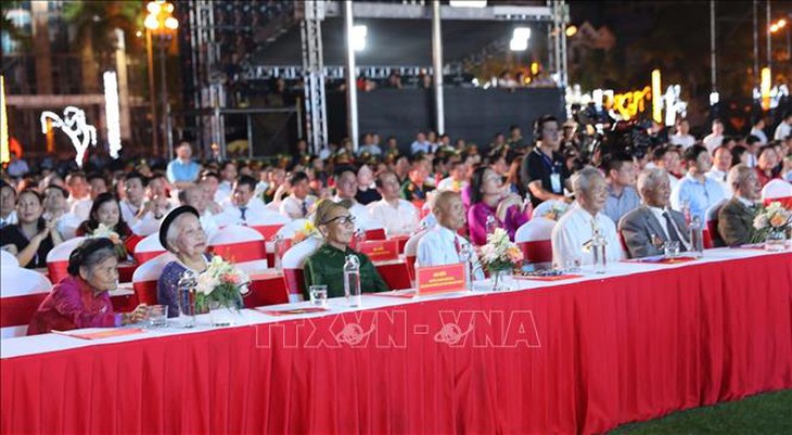 Cầu truyền hình đặc biệt kỷ niệm 70 năm Chiến thắng Điện Biên Phủ- Ảnh 5. Cầu truyền hình đặc biệt kỷ niệm 70 năm Chiến thắng Điện Biên Phủ- Ảnh 5.