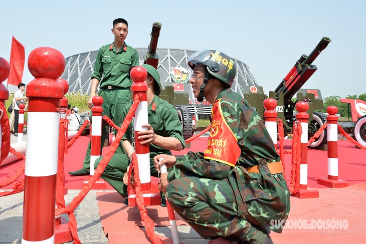 Dàn pháo lễ sẵn sàng khai hỏa trên bầu trời tại Lễ kỷ niệm 70 năm Chiến thắng Điện Biên Phủ- Ảnh 6. Dàn pháo lễ sẵn sàng khai hỏa trên bầu trời tại Lễ kỷ niệm 70 năm Chiến thắng Điện Biên Phủ- Ảnh 6.