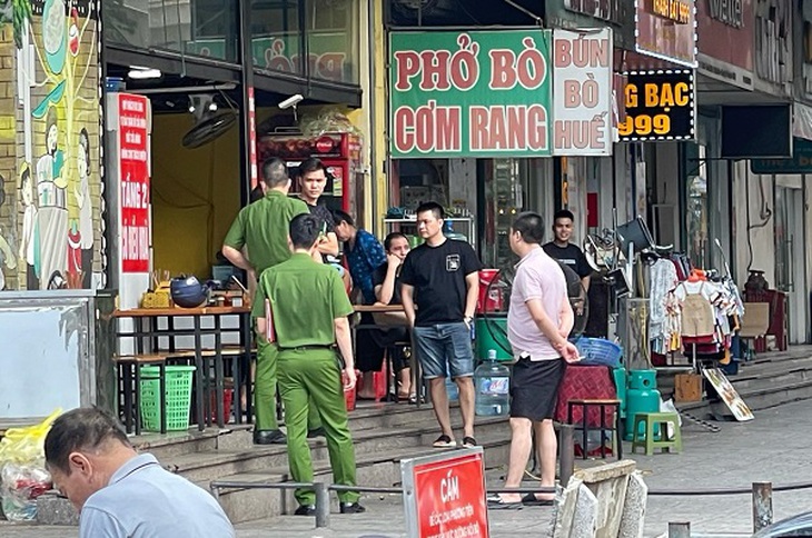 Thanh niên bị đâm trúng ngực vì 'nhìn đểu' - Ảnh 1. Thanh niên bị đâm trúng ngực vì 'nhìn đểu' - Ảnh 1.