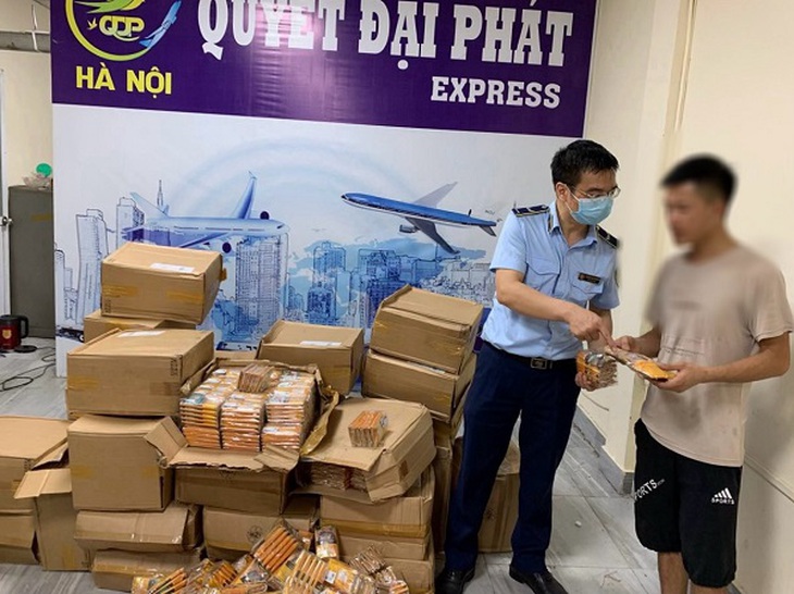 Phát hiện số lượng lớn thuốc lá điện tử tại cơ sở kinh doanh chuyển phát nhanh- Ảnh 1. Phát hiện số lượng lớn thuốc lá điện tử tại cơ sở kinh doanh chuyển phát nhanh- Ảnh 1.