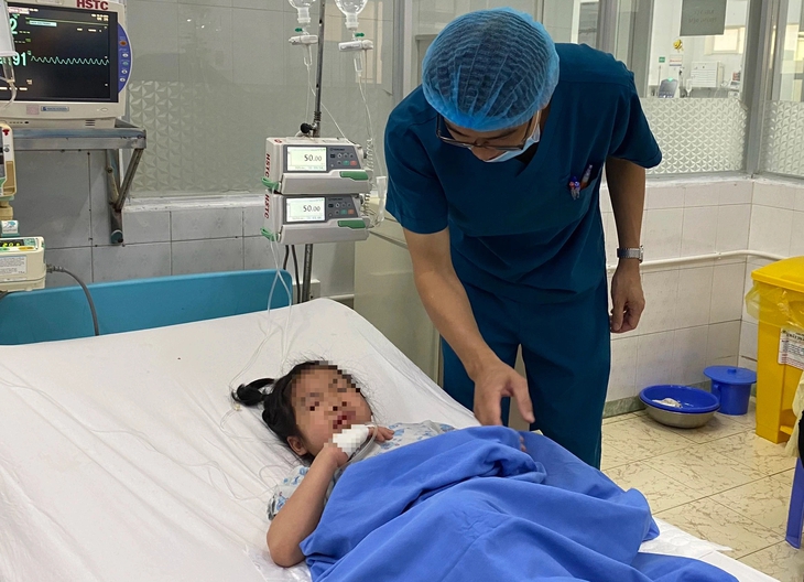 Gần 100 giáo viên và học sinh liên quan đến vụ ngộ độc bánh mì ở Đồng Nai- Ảnh 2.