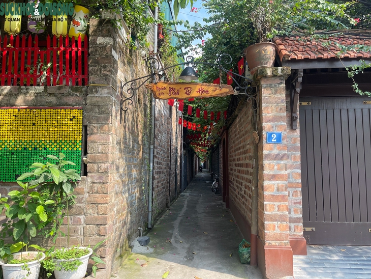 Ngách nhỏ ở Hà Nội dài gần trăm mét có hàng chục cổng vòm- Ảnh 1.