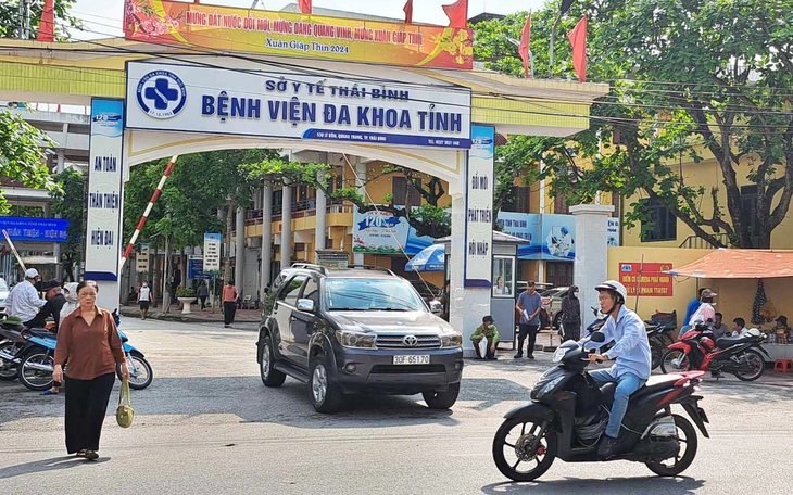 Sau bữa cỗ có tiết canh dê, nhiều người nhập viện, 1 người tử vong